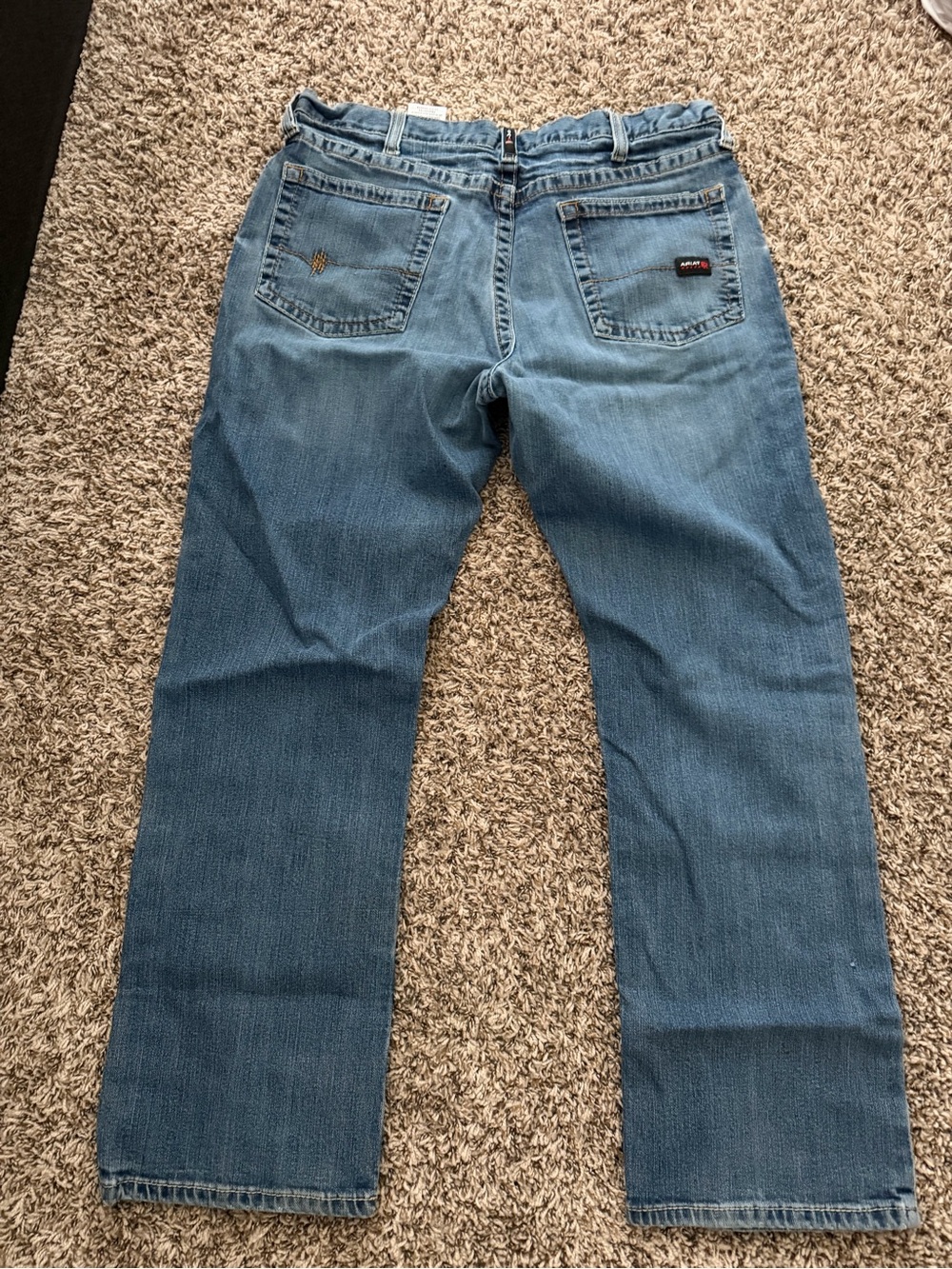 Mens Ariat Jeans M4 sz 38/32